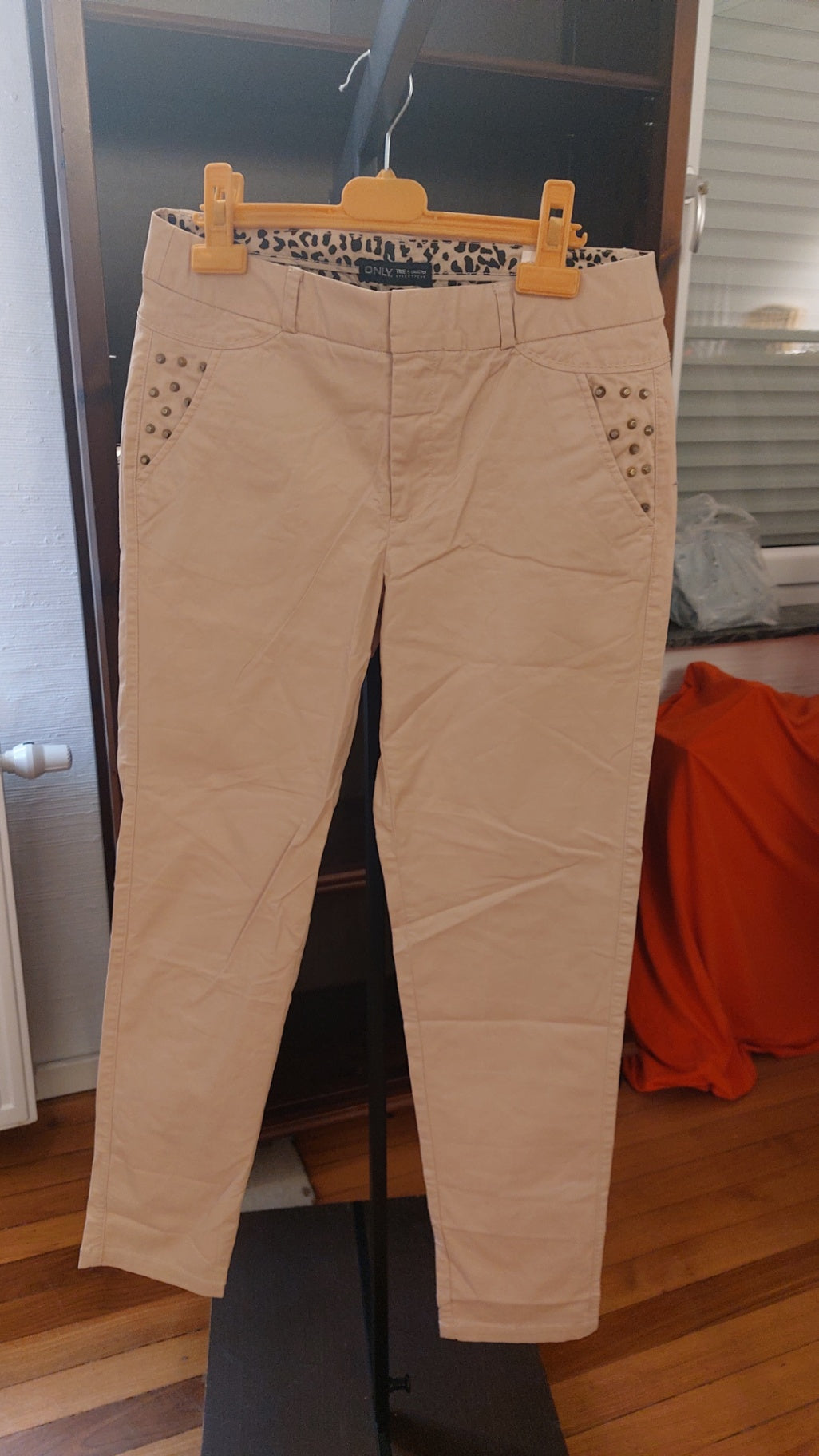 M Only Hose Beige