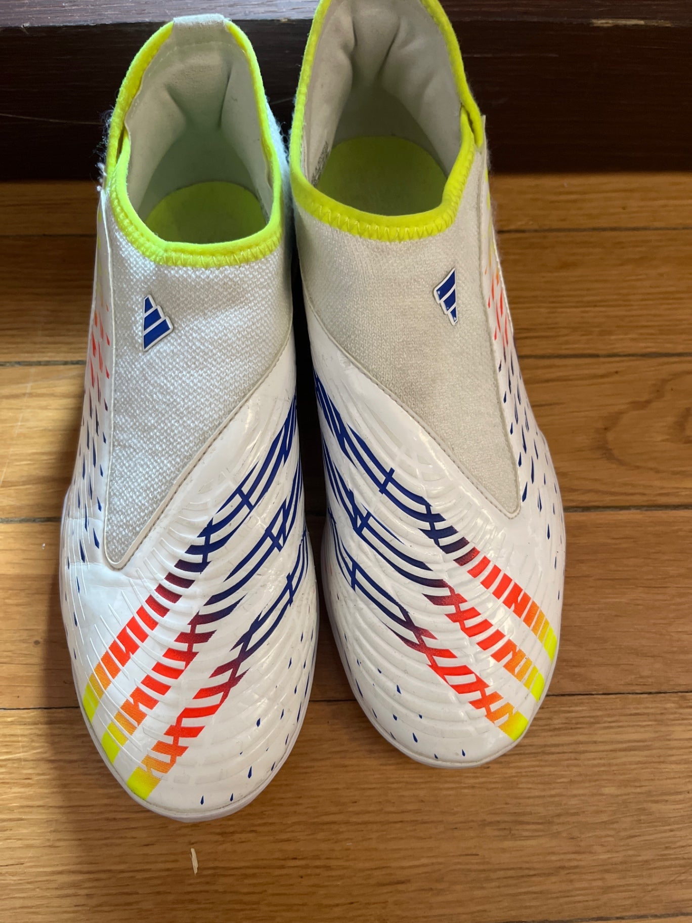 Adidas Schuhe Weiß mit bunten Streifen