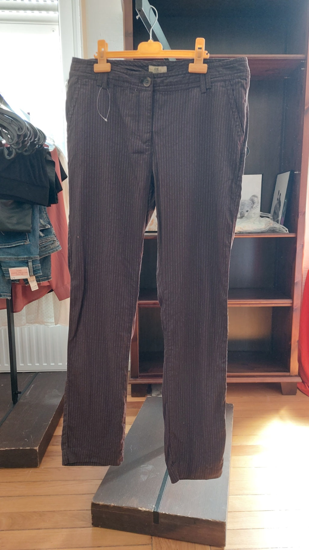 Hose Braun mit weißen Streifen