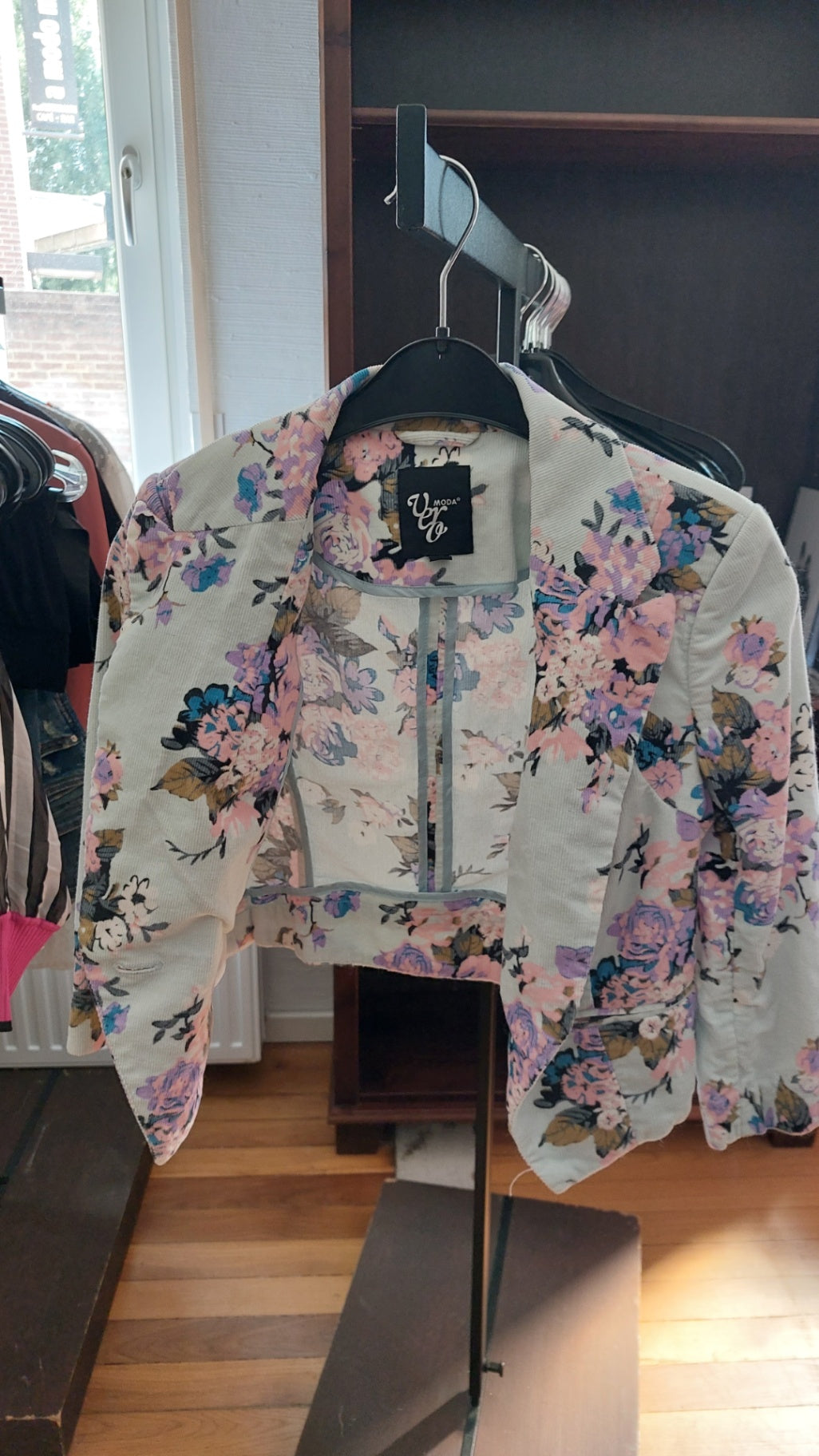 Vero Moda Blazer Mehrfarbig (Hauptsächlich Weiß mit Blumenmuster in Rosa, Lila und Blau)
