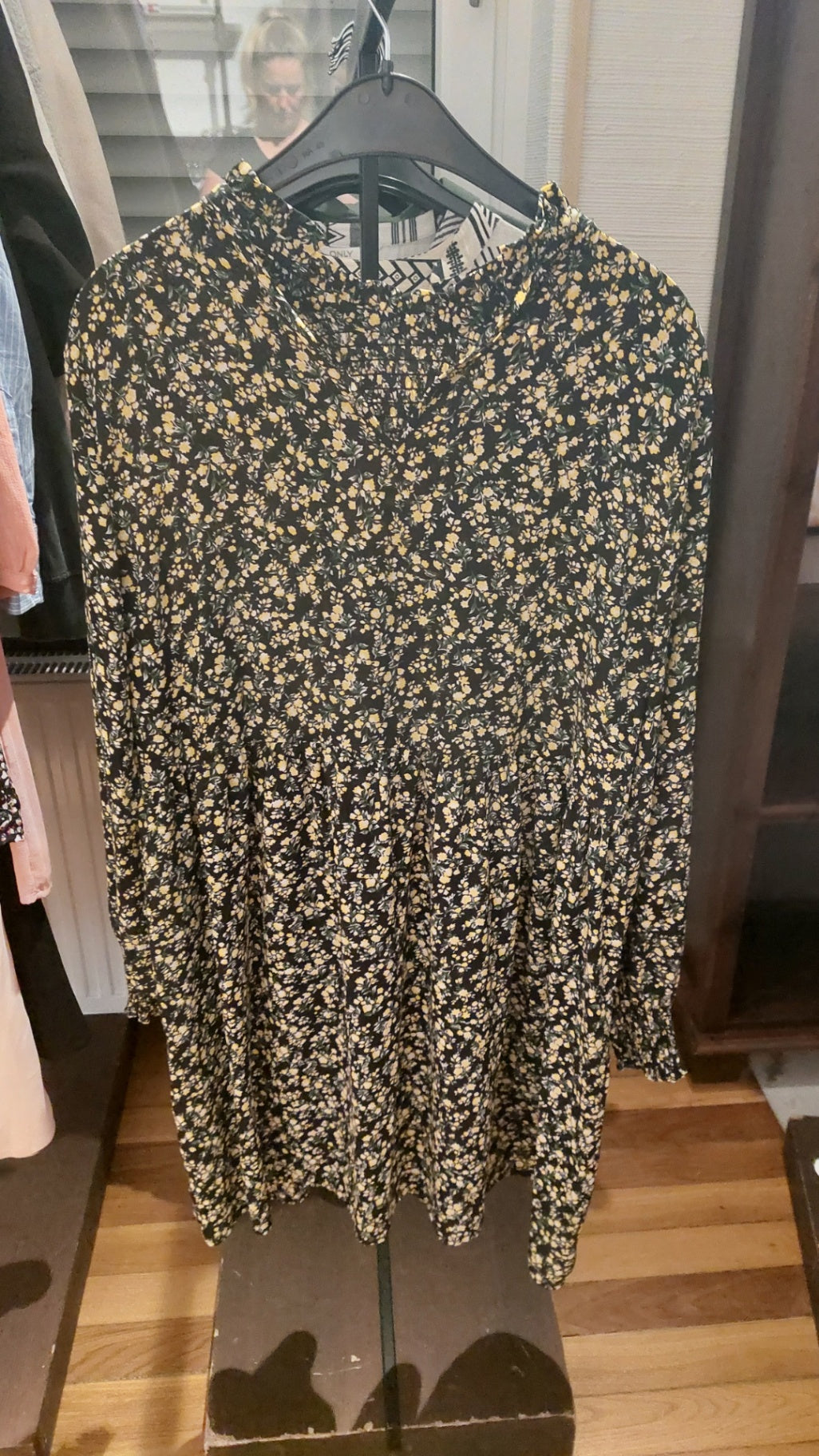 JACQUELINE de YONG Kleid Schwarz mit Blumenmuster gelb/grün/weiß