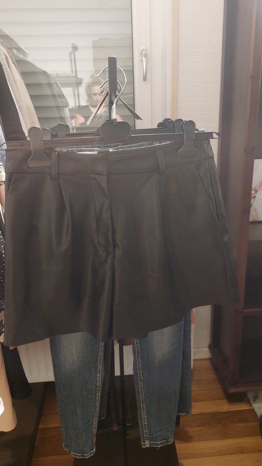 Amisu Shorts Schwarz