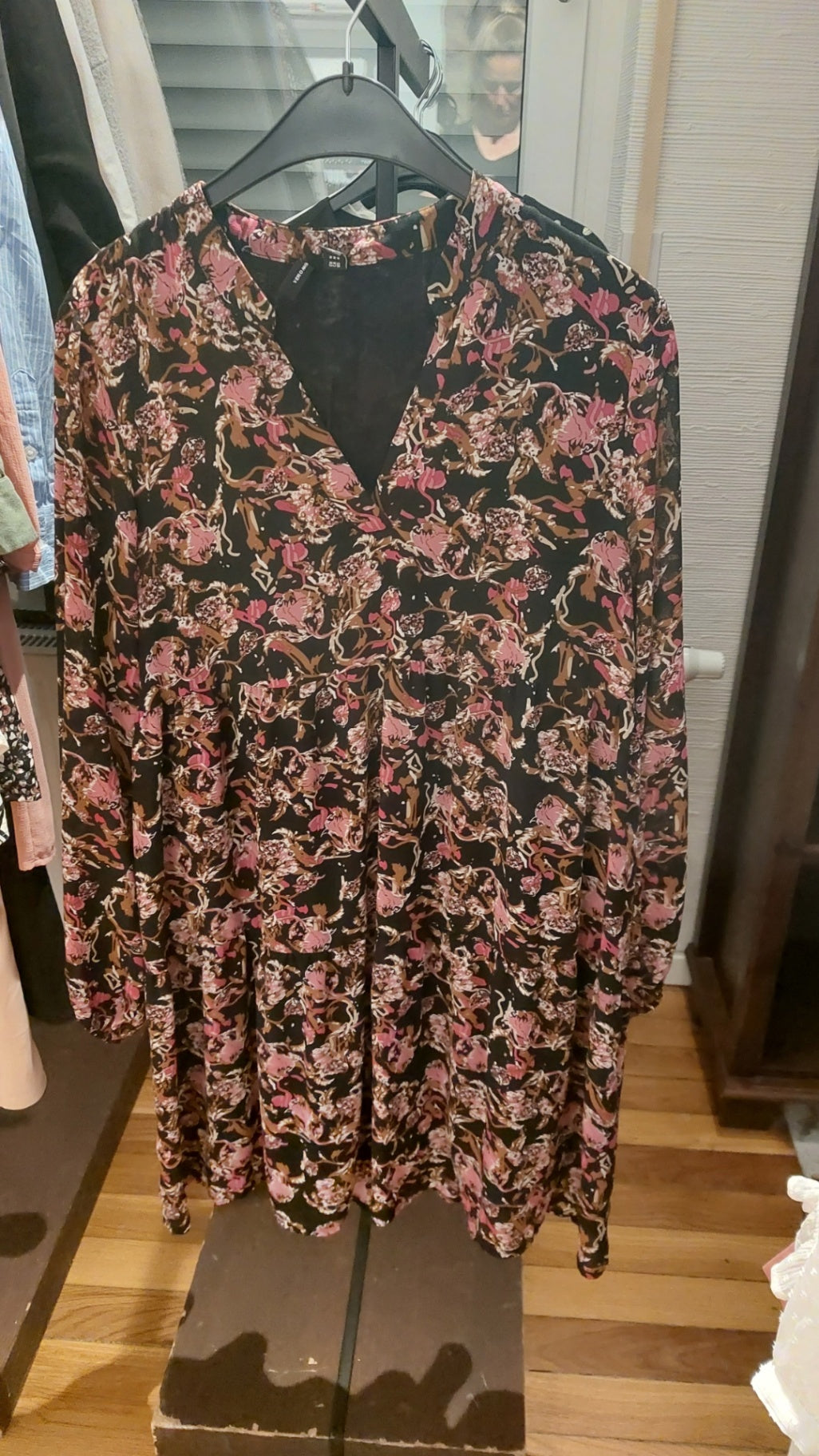 Vero Moda Kleid Schwarz mit buntem Blumenmuster