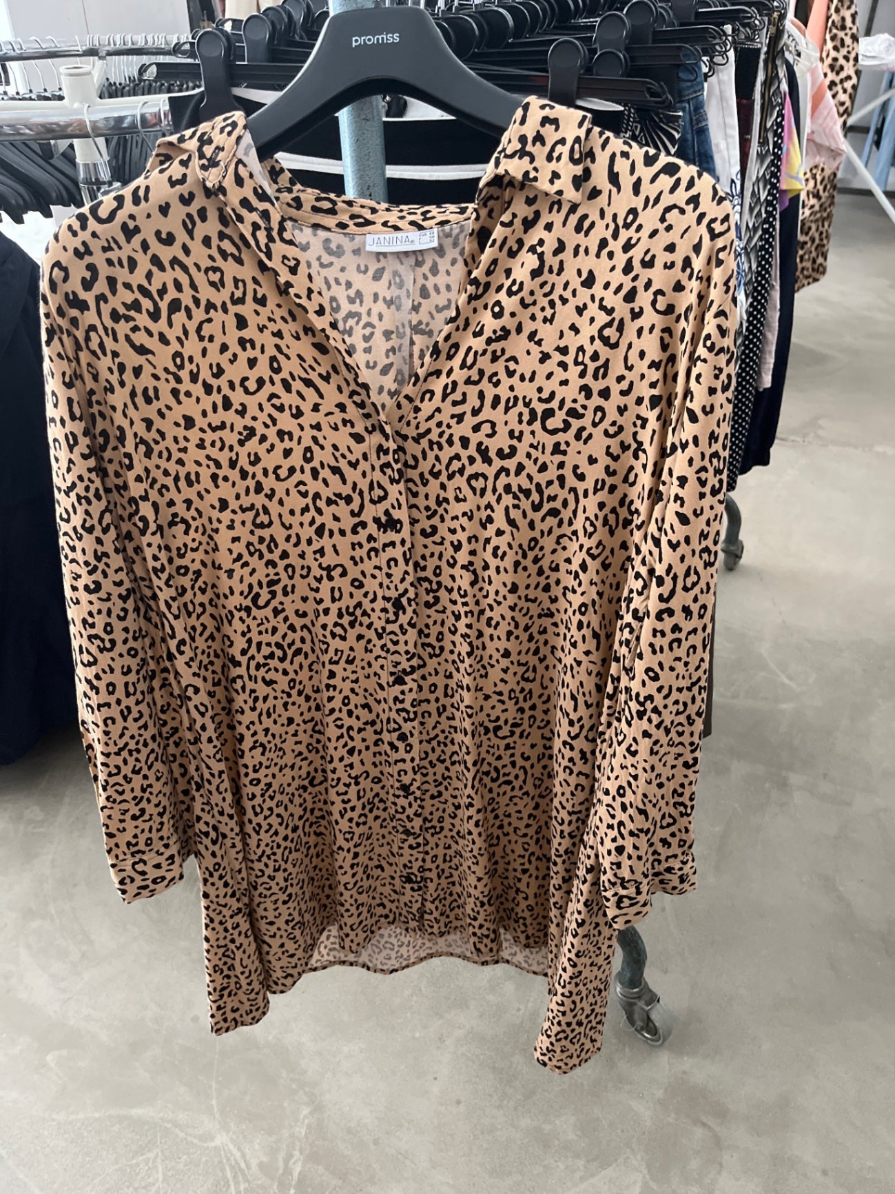 Janina Bluse Beige und Schwarz