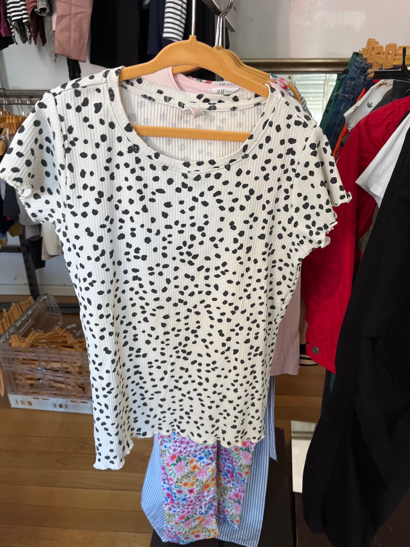 Hema T-Shirt Weiß mit schwarzen Punkten