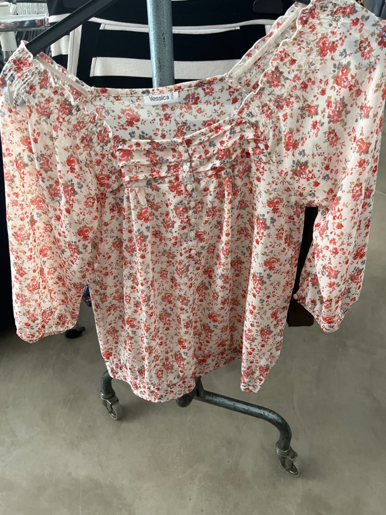 Yessica Bluse Weiß mit rotem Blumenmuster