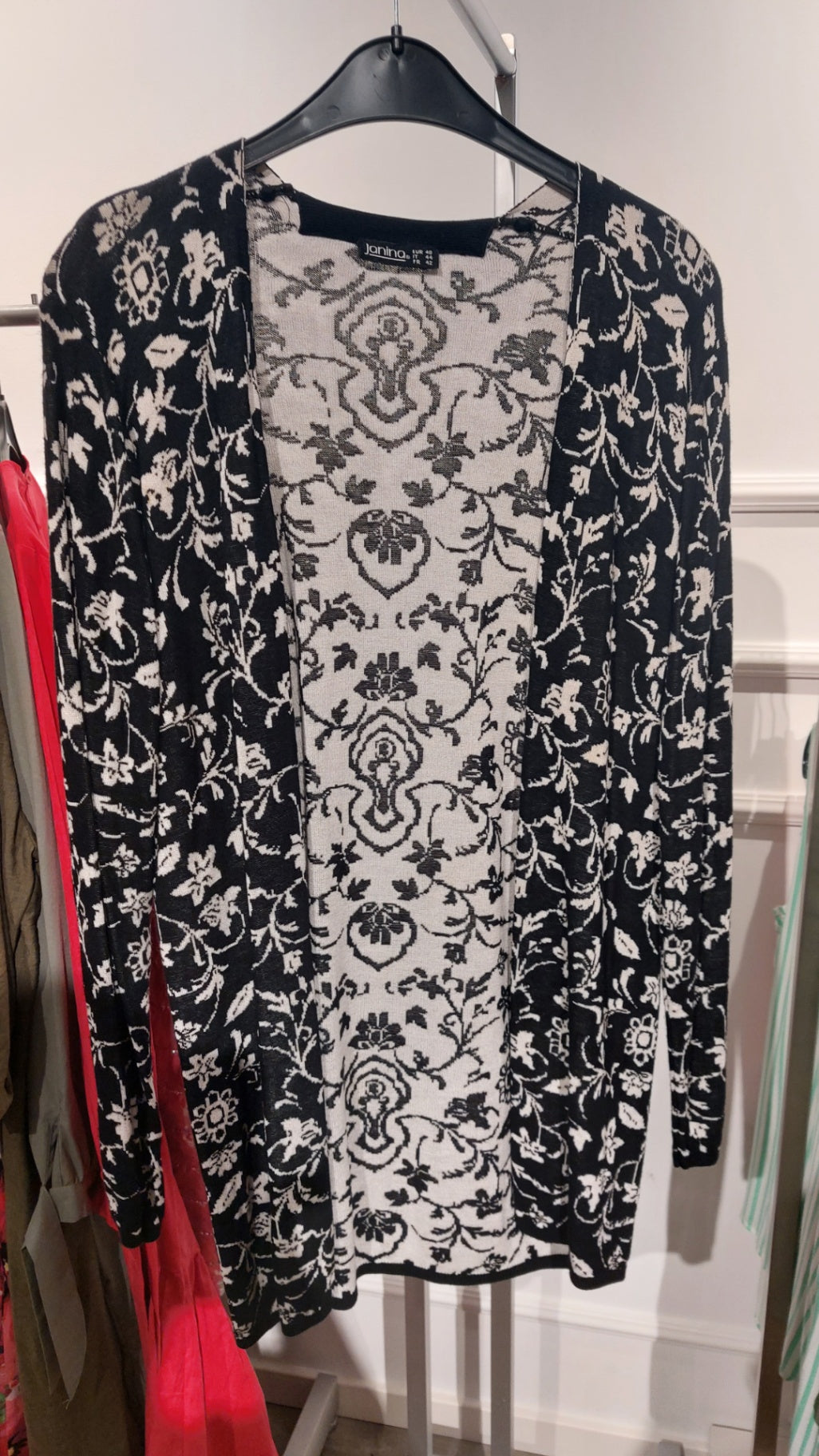 Janina Cardigan Schwarz und Weiß