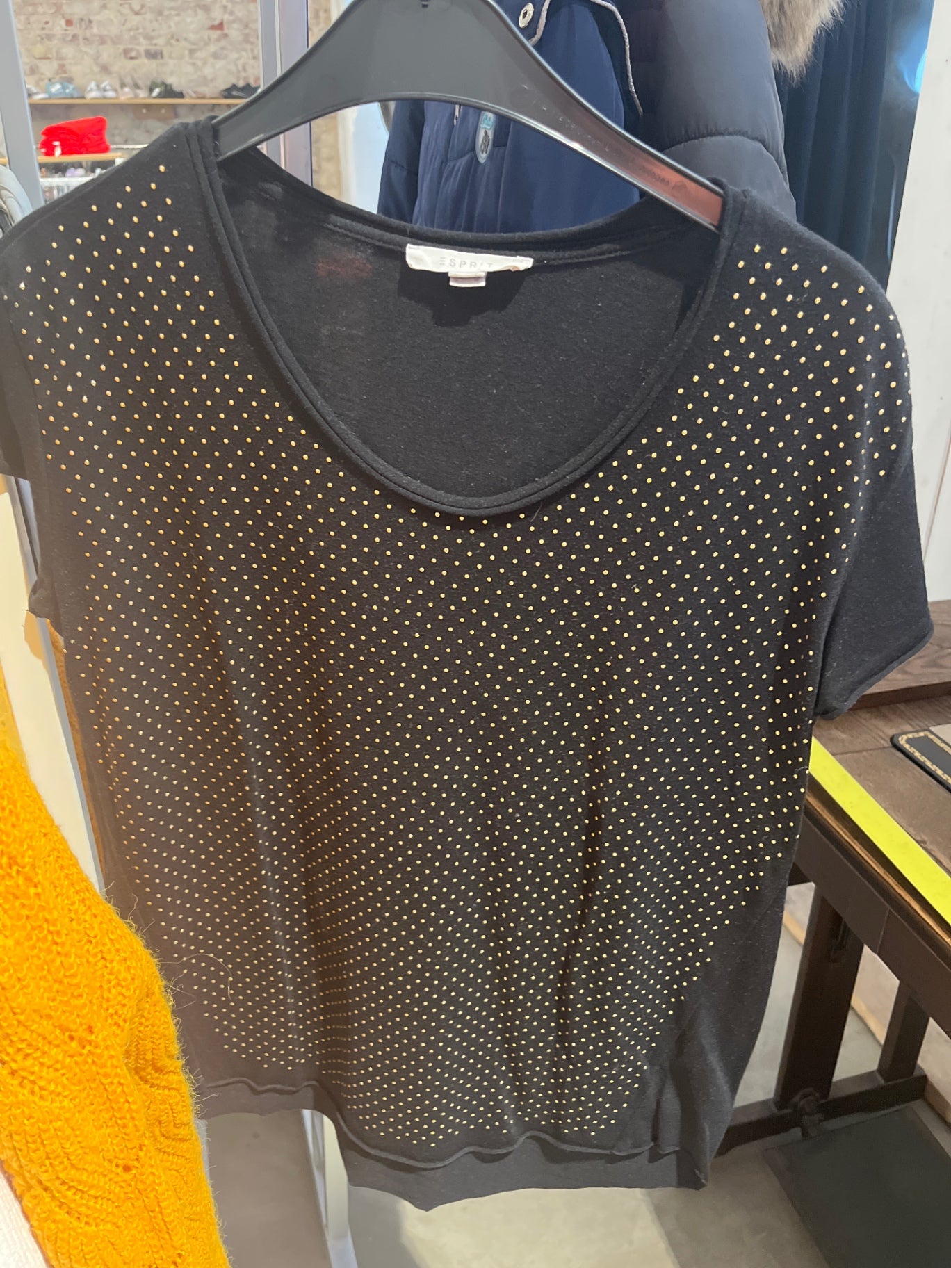 Esprit T-Shirt Schwarz, goldene Nieten