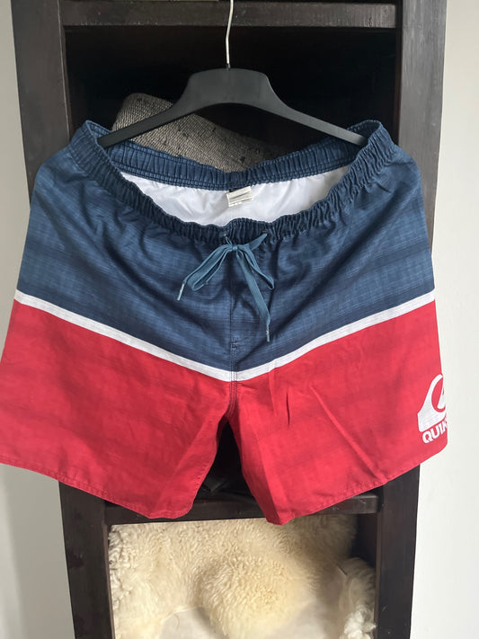 Quiksilver Badeshorts Blau und Rot