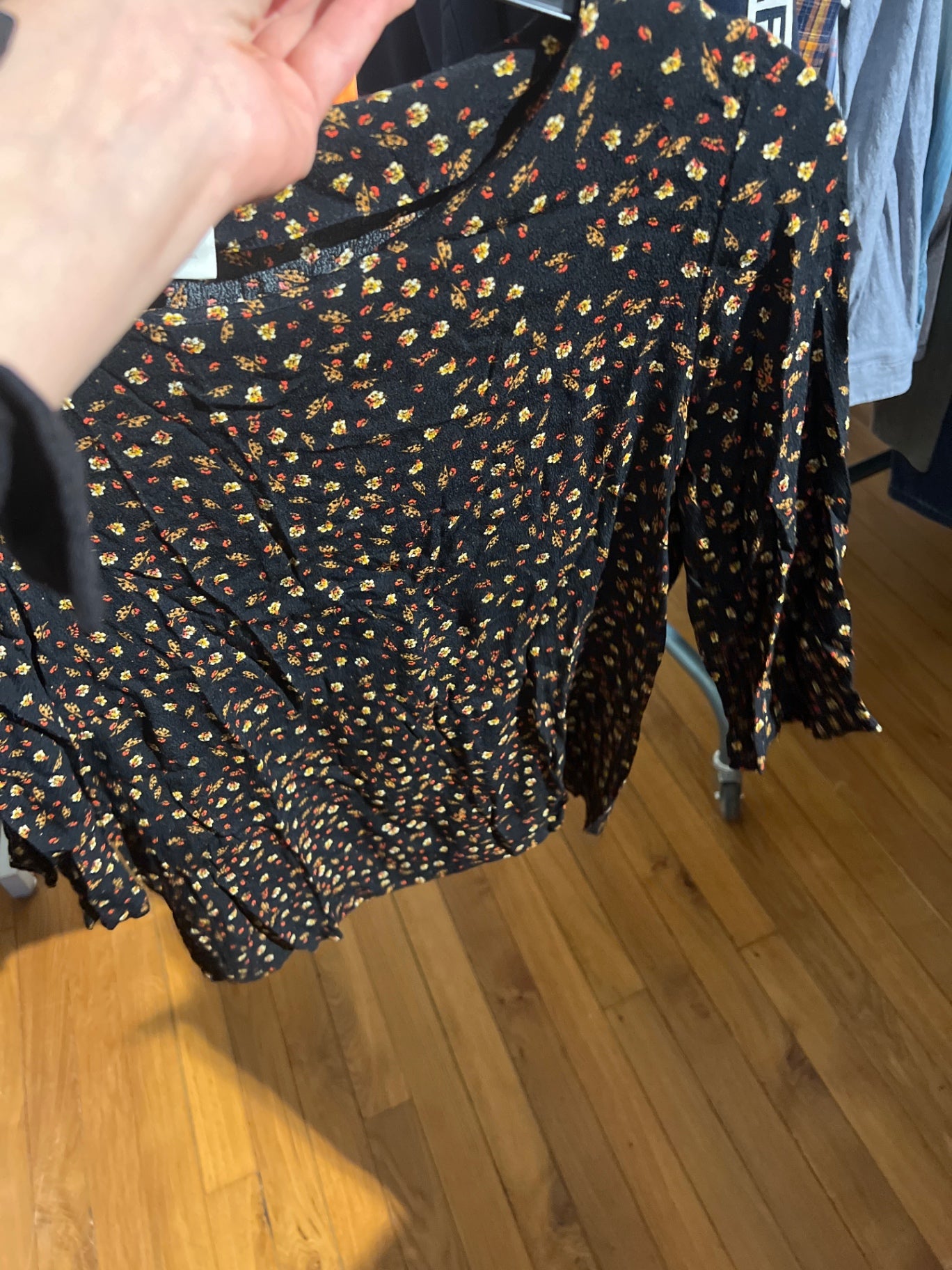 H&M Bluse Schwarz mit buntem Blumenmuster