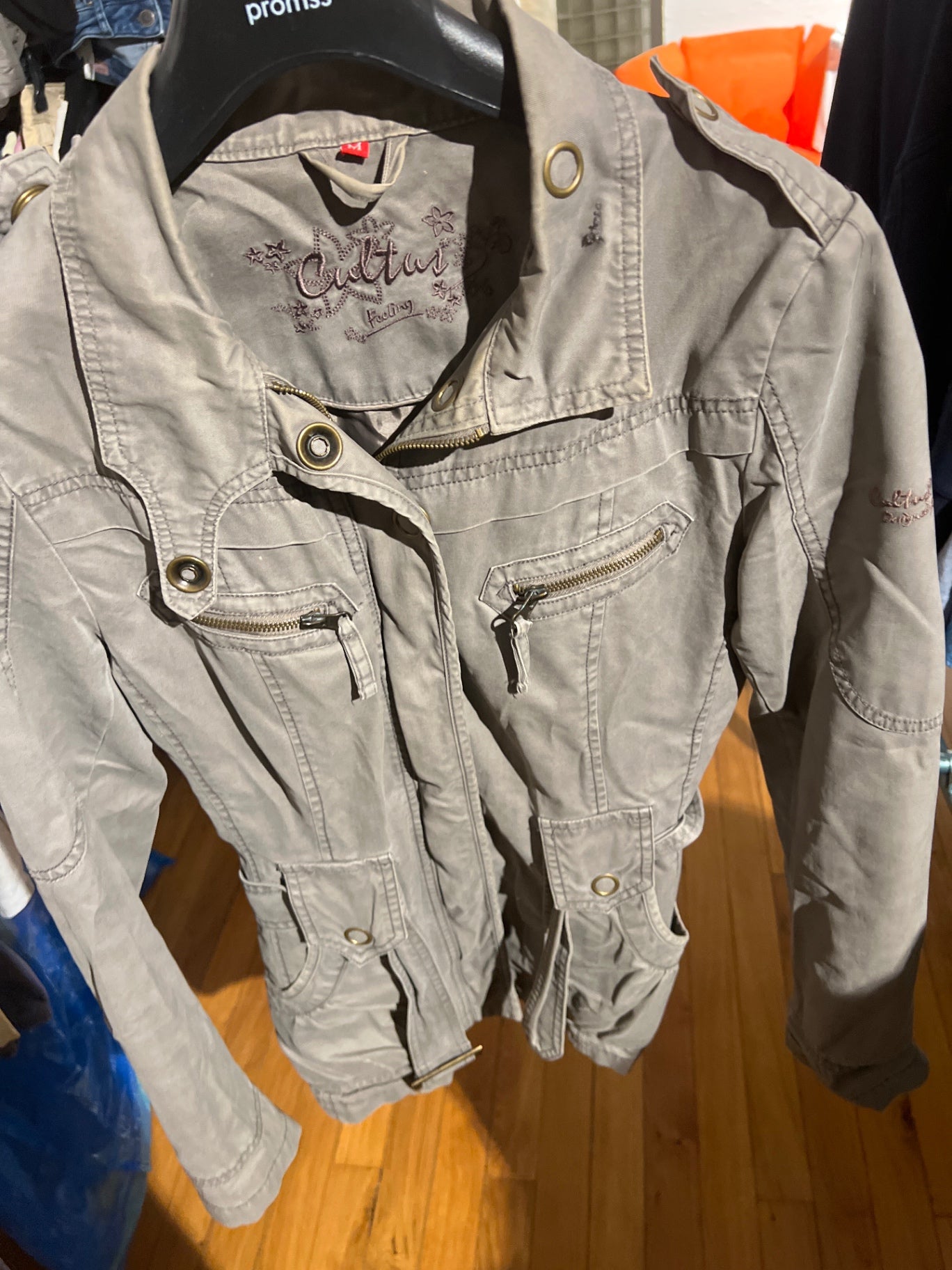 Cultus Jacke Beige