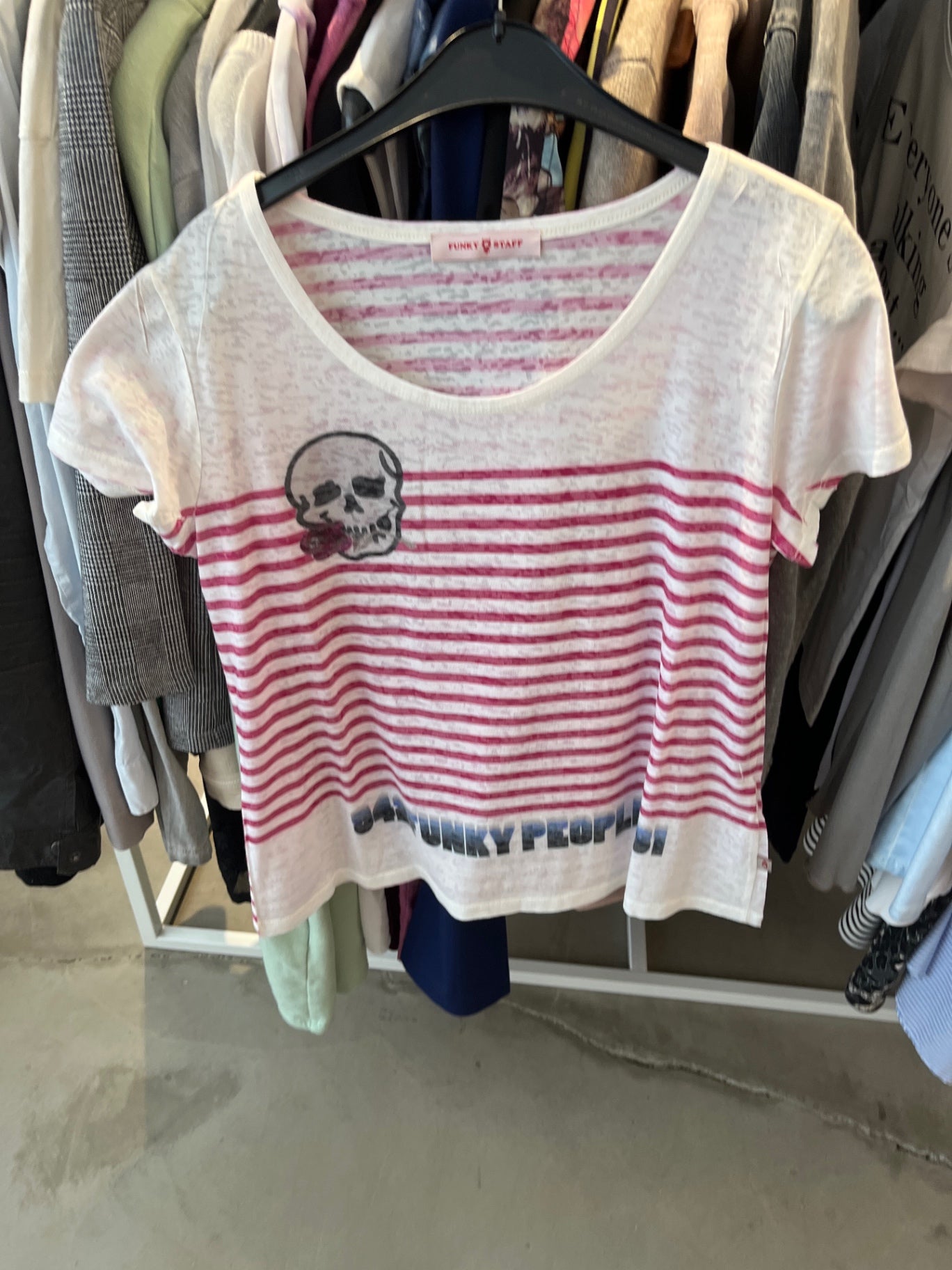 Funky Staff T-Shirt Weiß und pink