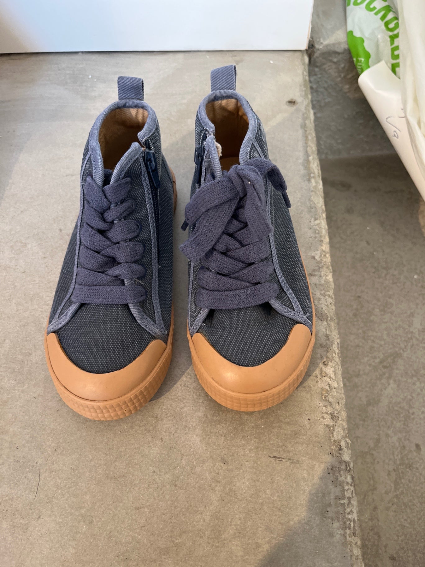 Zara Sneaker Blau und beige
