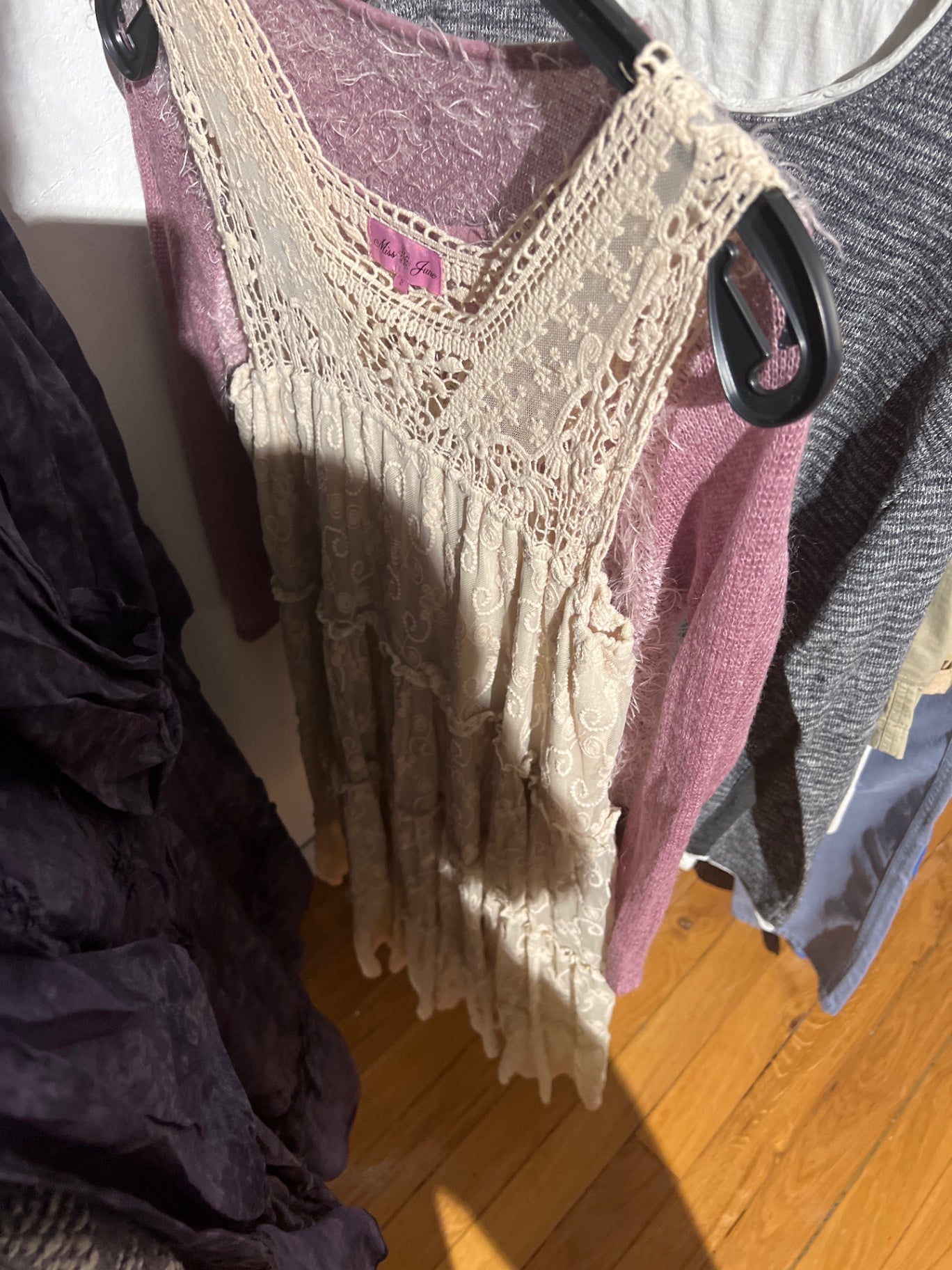 Miss June Kleid Beige und Lila