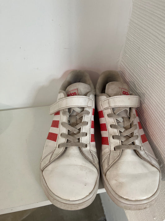 Adidas Schuhe Weiß und Rot