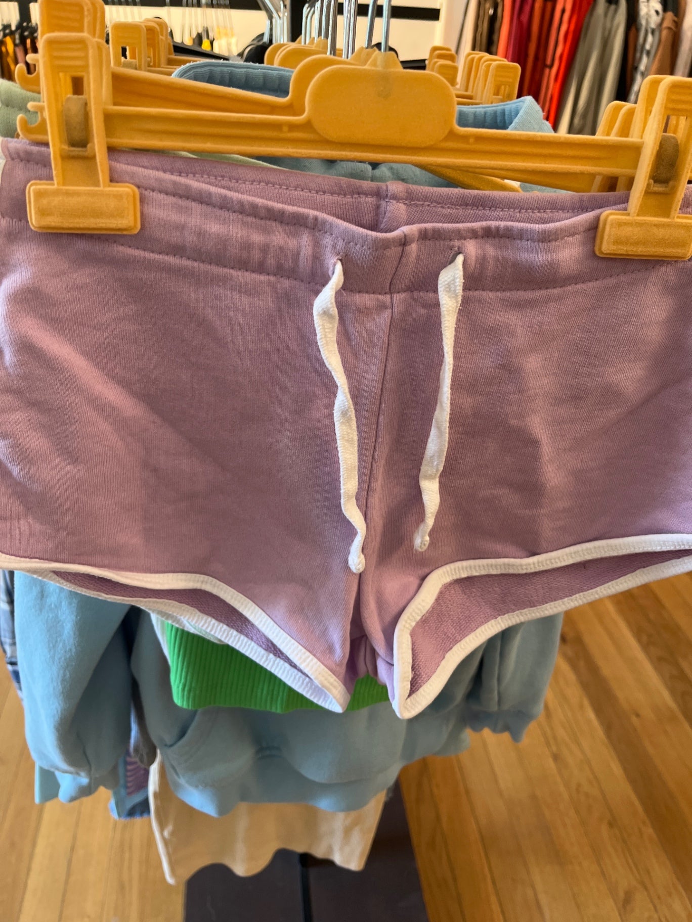 FB Sister Shorts Lila
