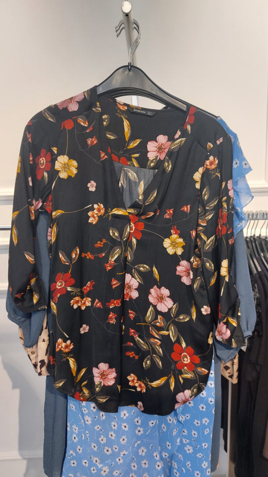 Stradivarius  Bluse Schwarz mit buntem Blumenmuster