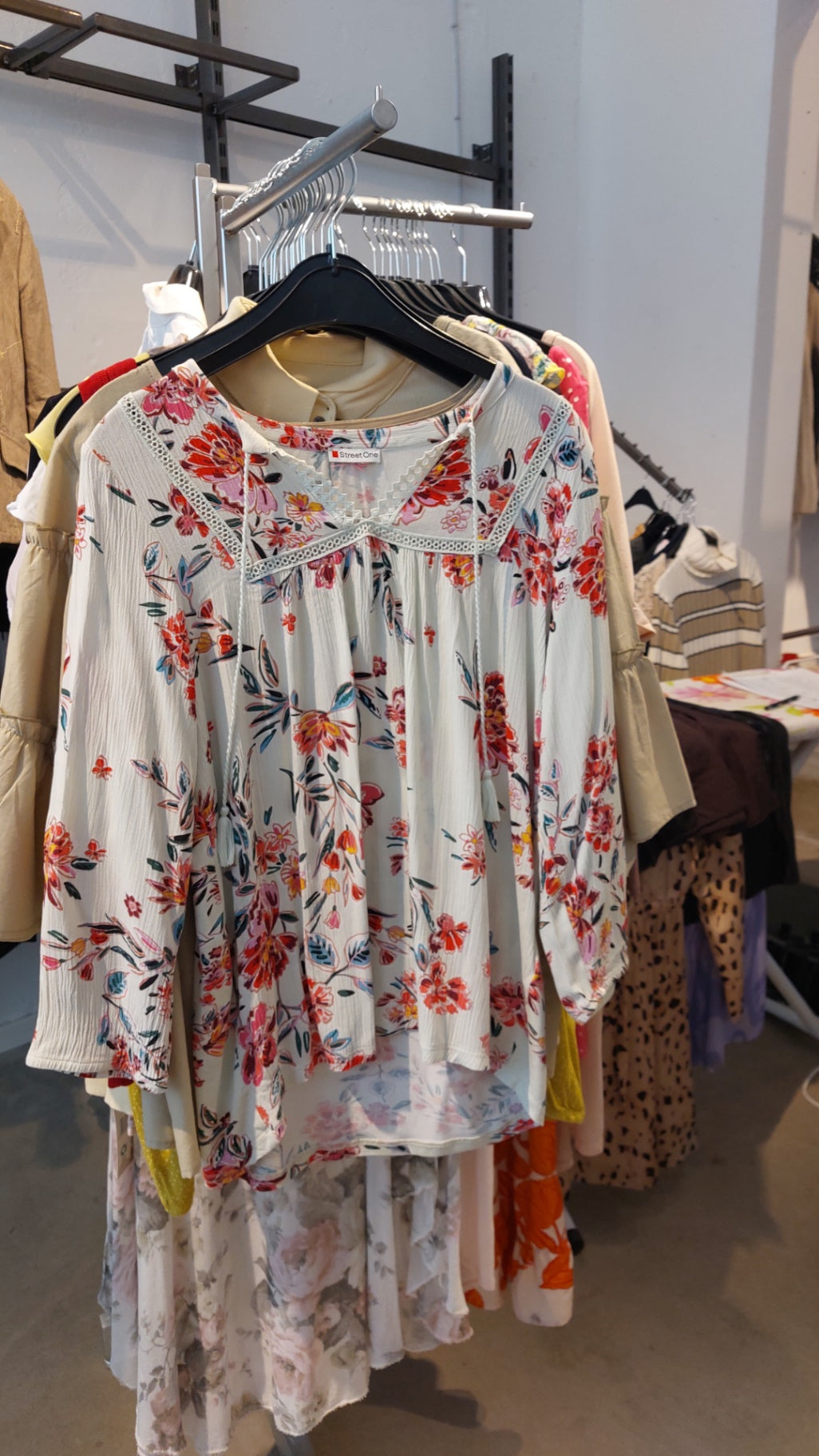 Street One Bluse Weiß mit bunten Blumen