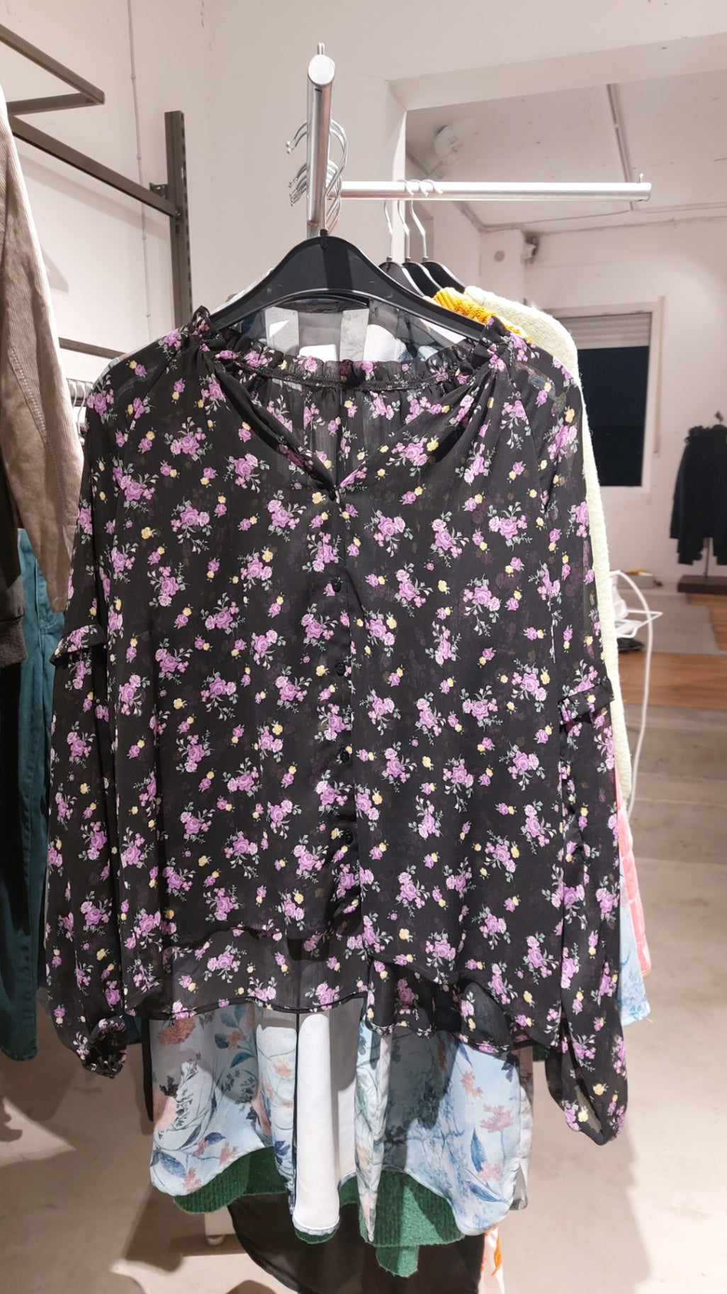 Unbekannt Bluse Schwarz mit Blumenmuster