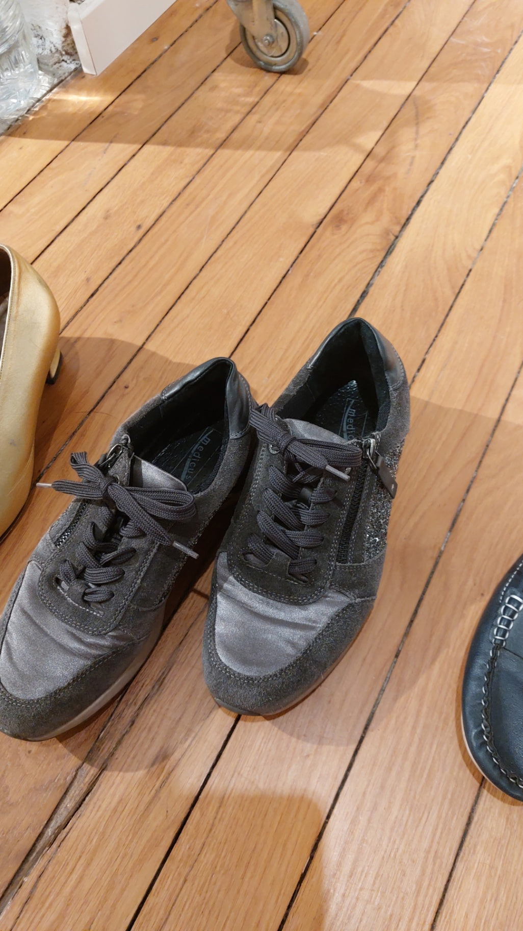 Medicus Schuhe Grau und Silber