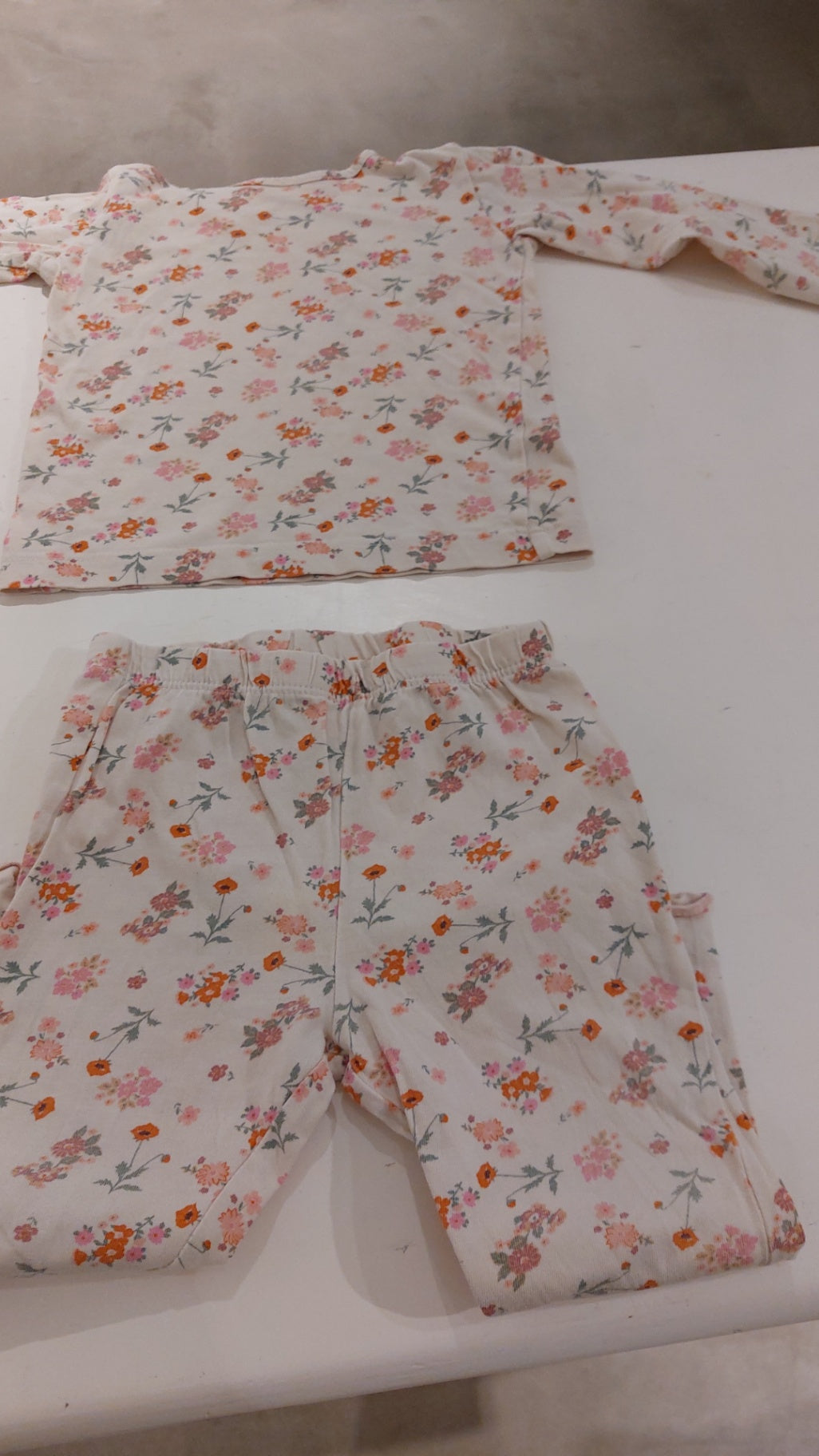 Unbekannt 2 Teiler -  Langarmshirt & Hose Beige mit Blumenmuster