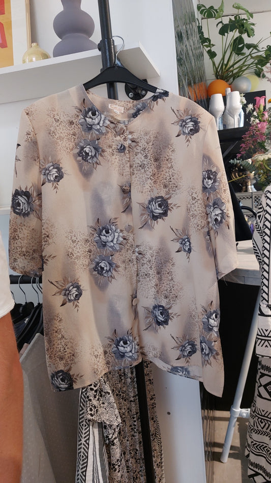 Carina Exclusiv  Vintage Bluse Beige mit Blumenmuster in Grau und Schwarz