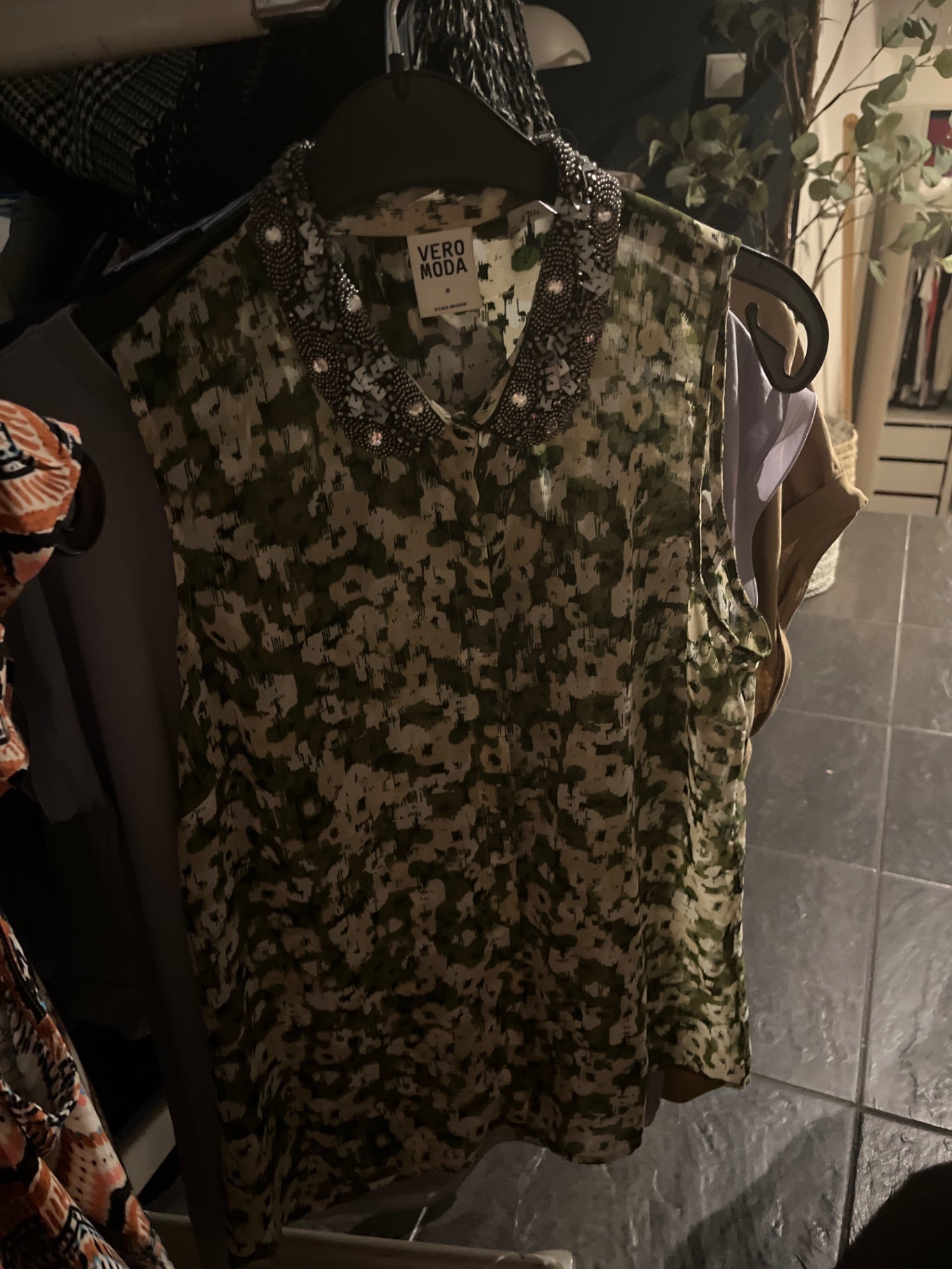 Vero Moda Bluse Grün, Nietenkragen