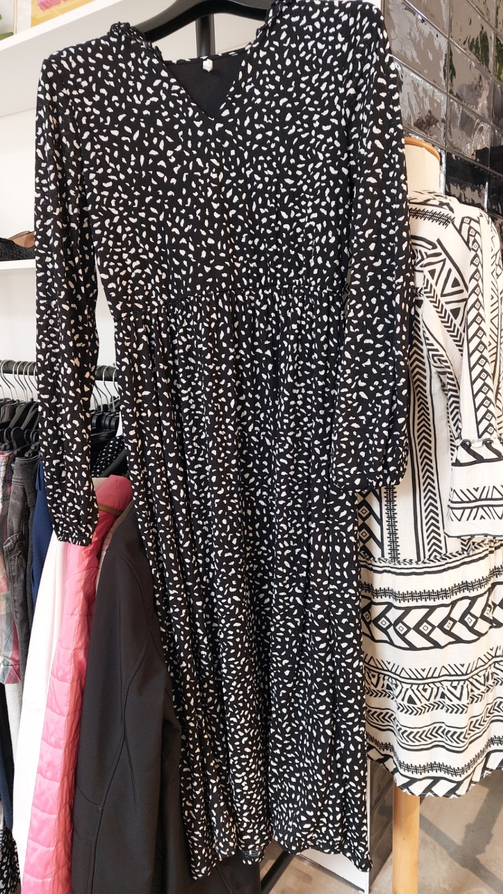 Only Kleid Schwarz mit weißen Mustern