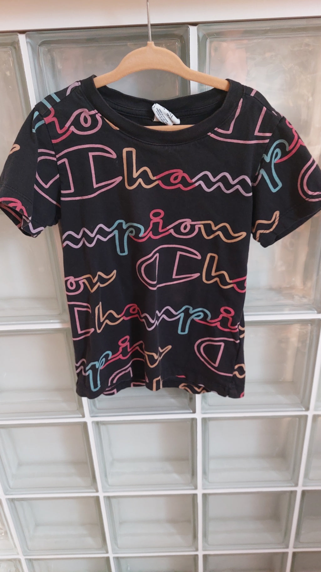 Champion T-Shirt Blau mit bunter Aufschrift