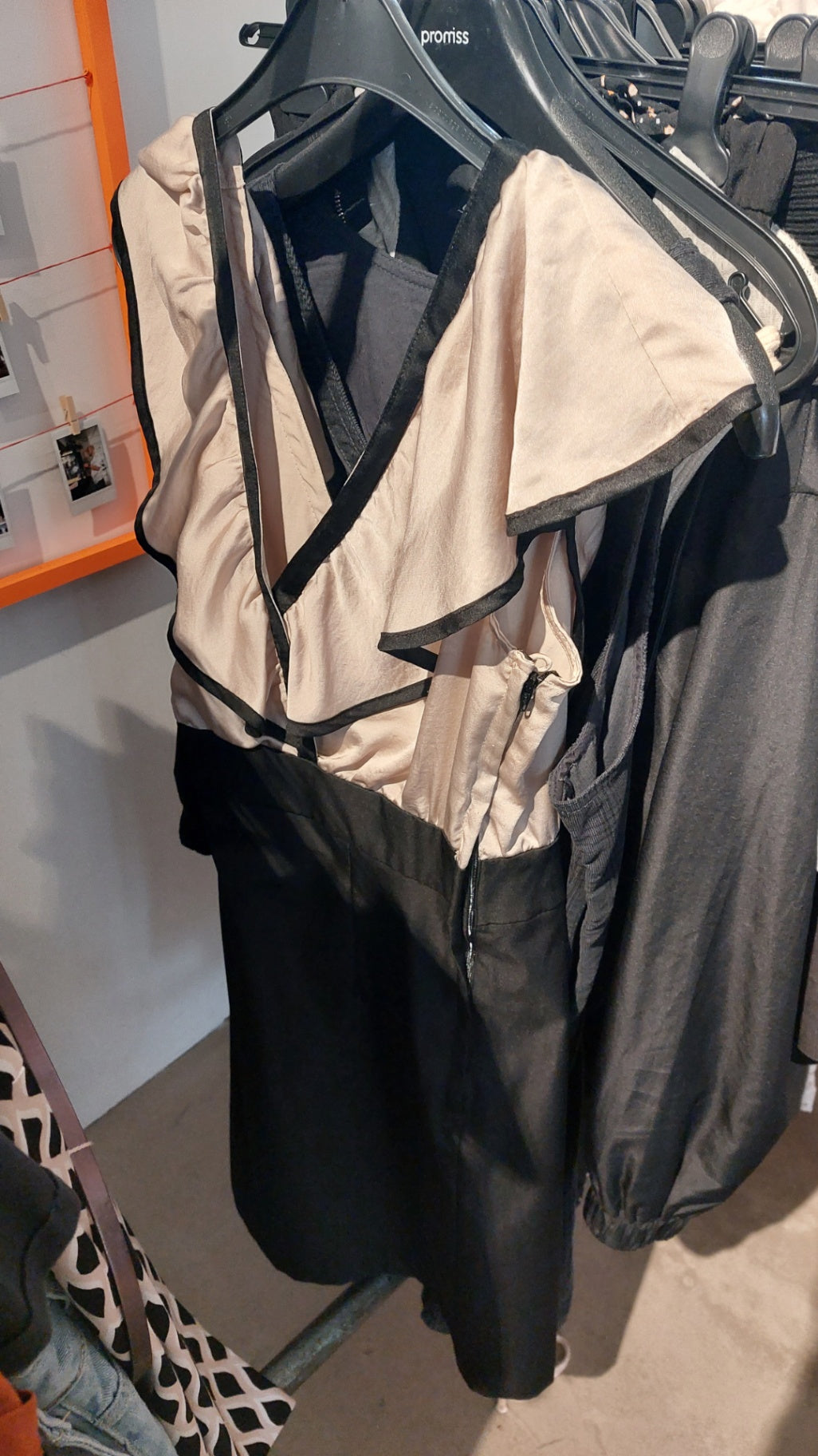 HM Kleid Schwarz und Beige