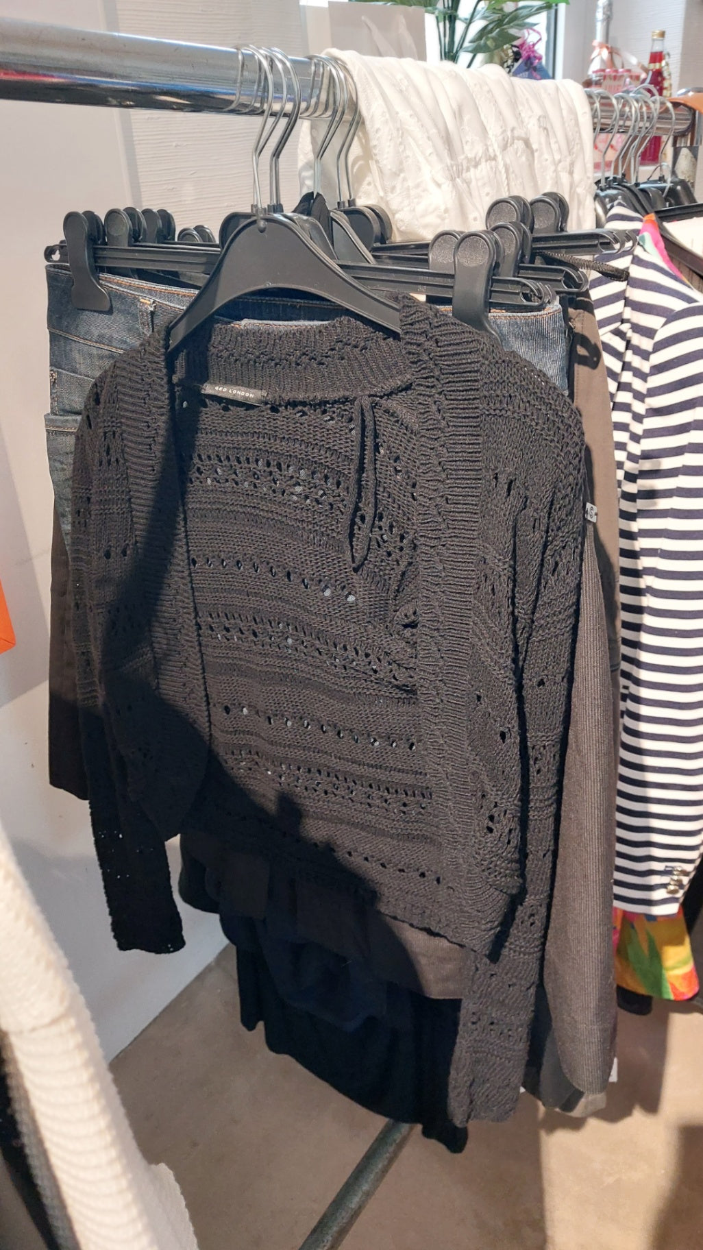 QED London  Strickjacke Schwarz