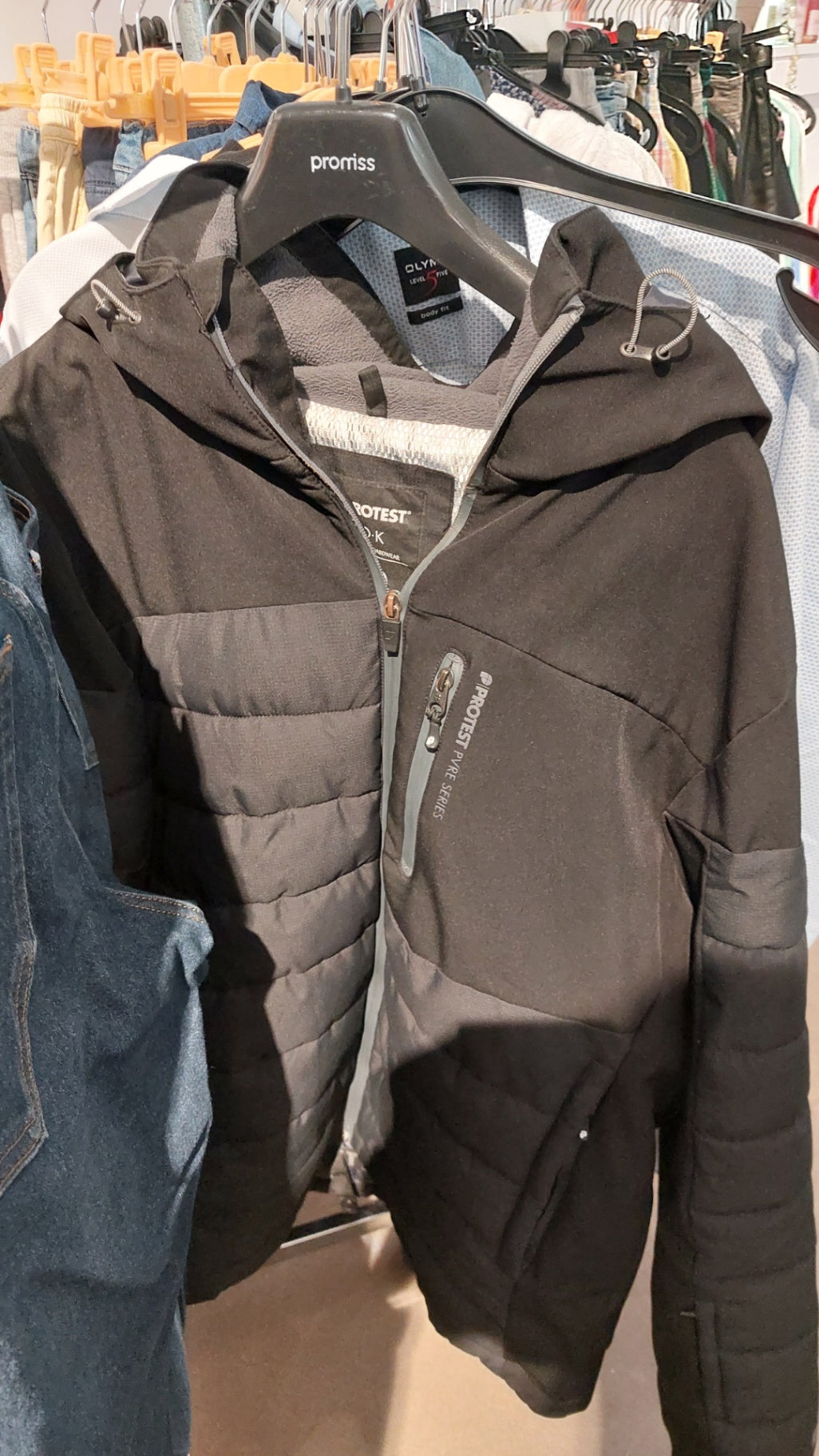 Protest Jacke Schwarz