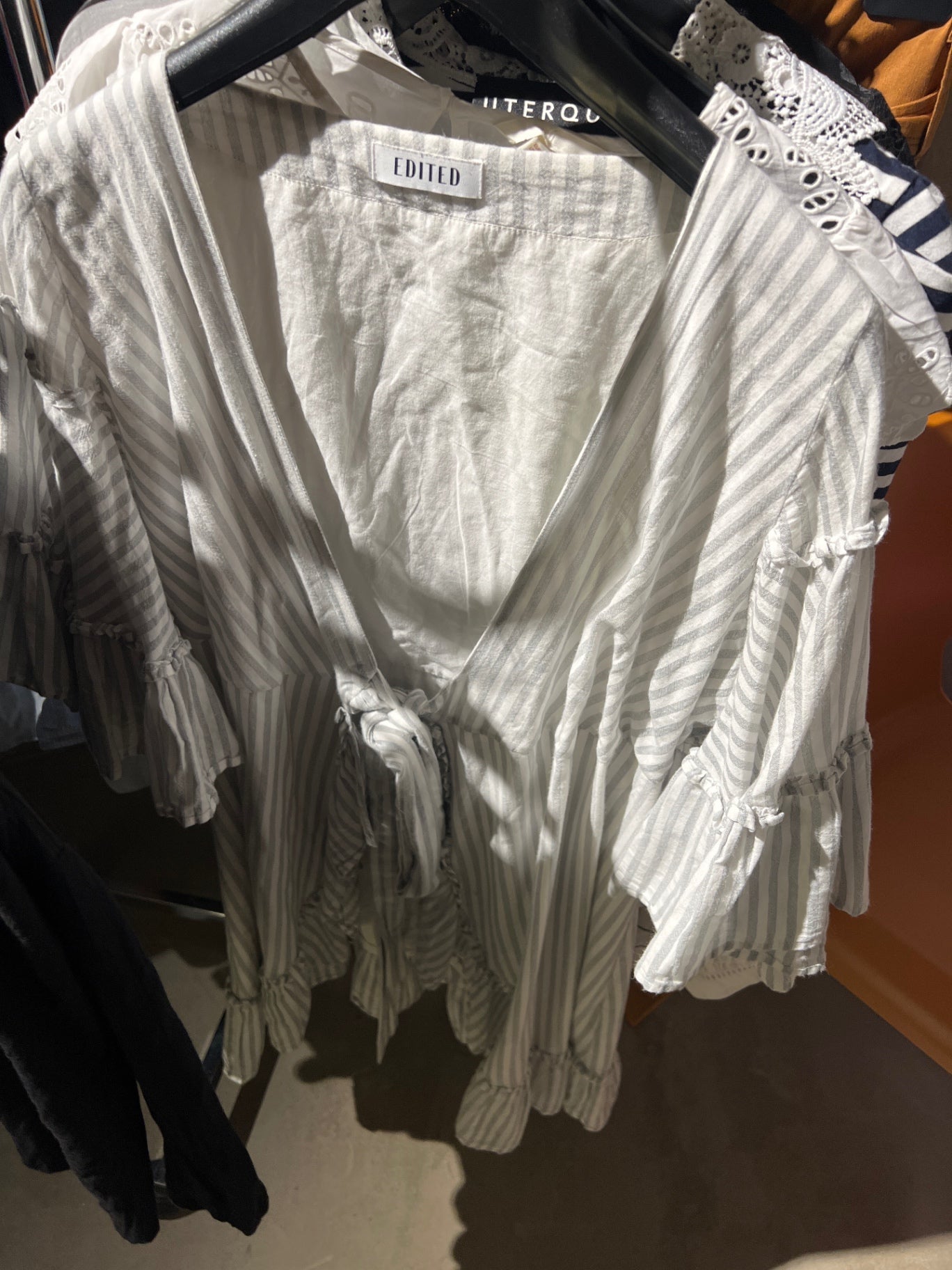 Edited Bluse Weiß mit grauen Streifen