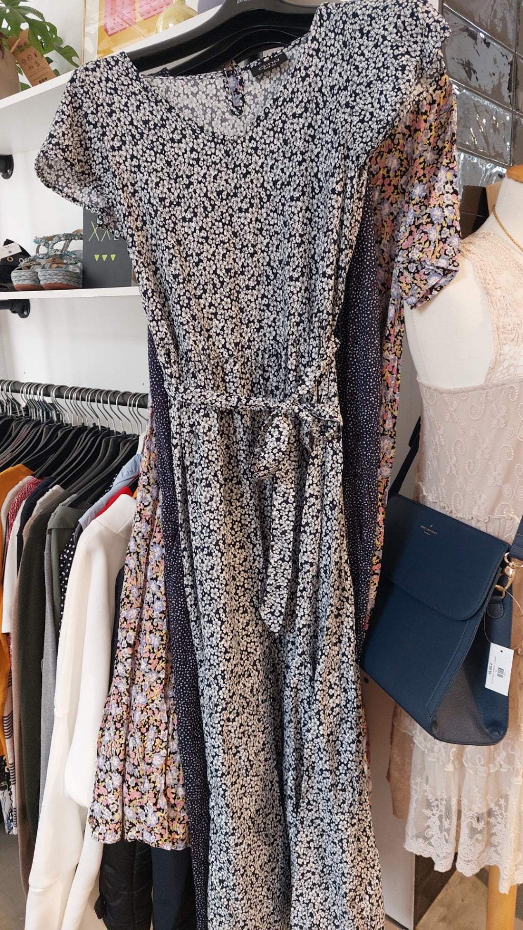 Gina Kleid Blau mit weißen Blumen