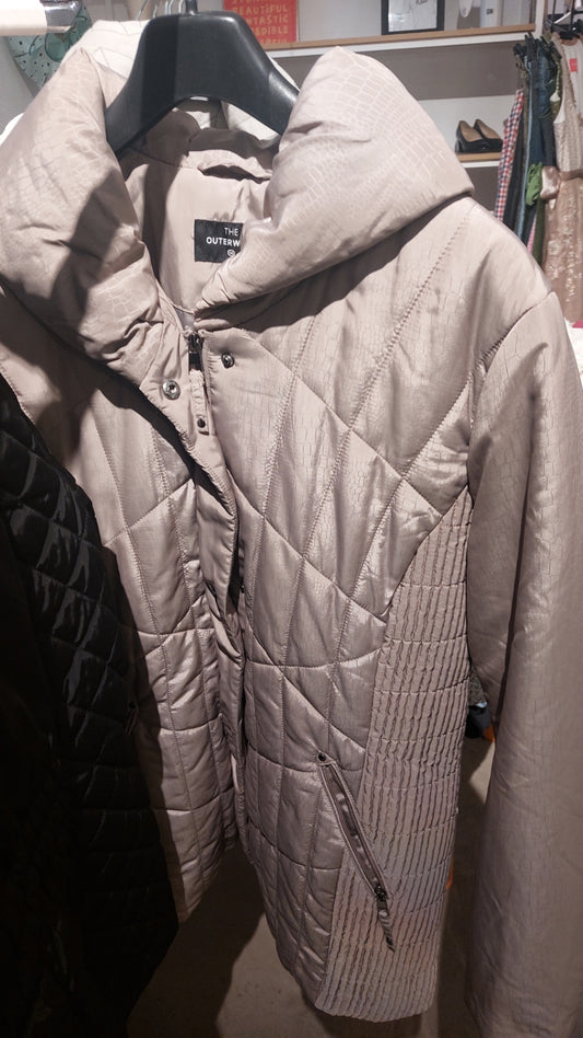 The Outerwear Jacke Beige