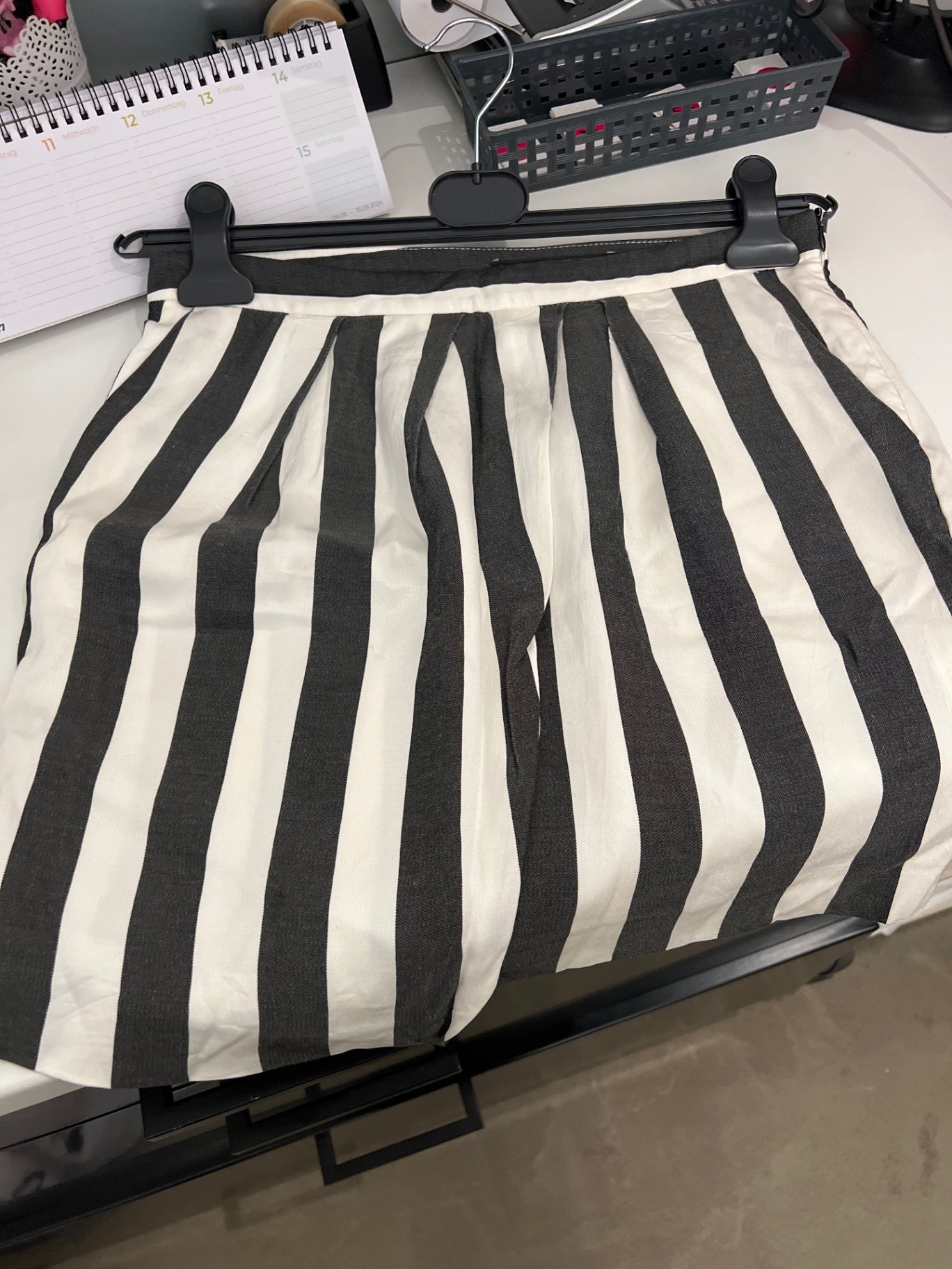 Zara Hose Schwarz-Weiß gestreift