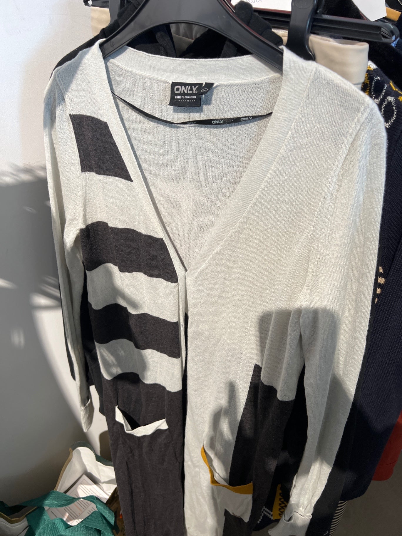 ONLY Cardigan Grau und Schwarz