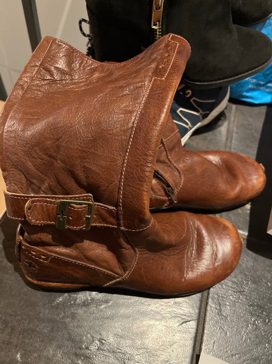 Dr. Martens Stiefel Braun
