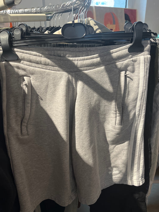 Adidas Shorts Grau