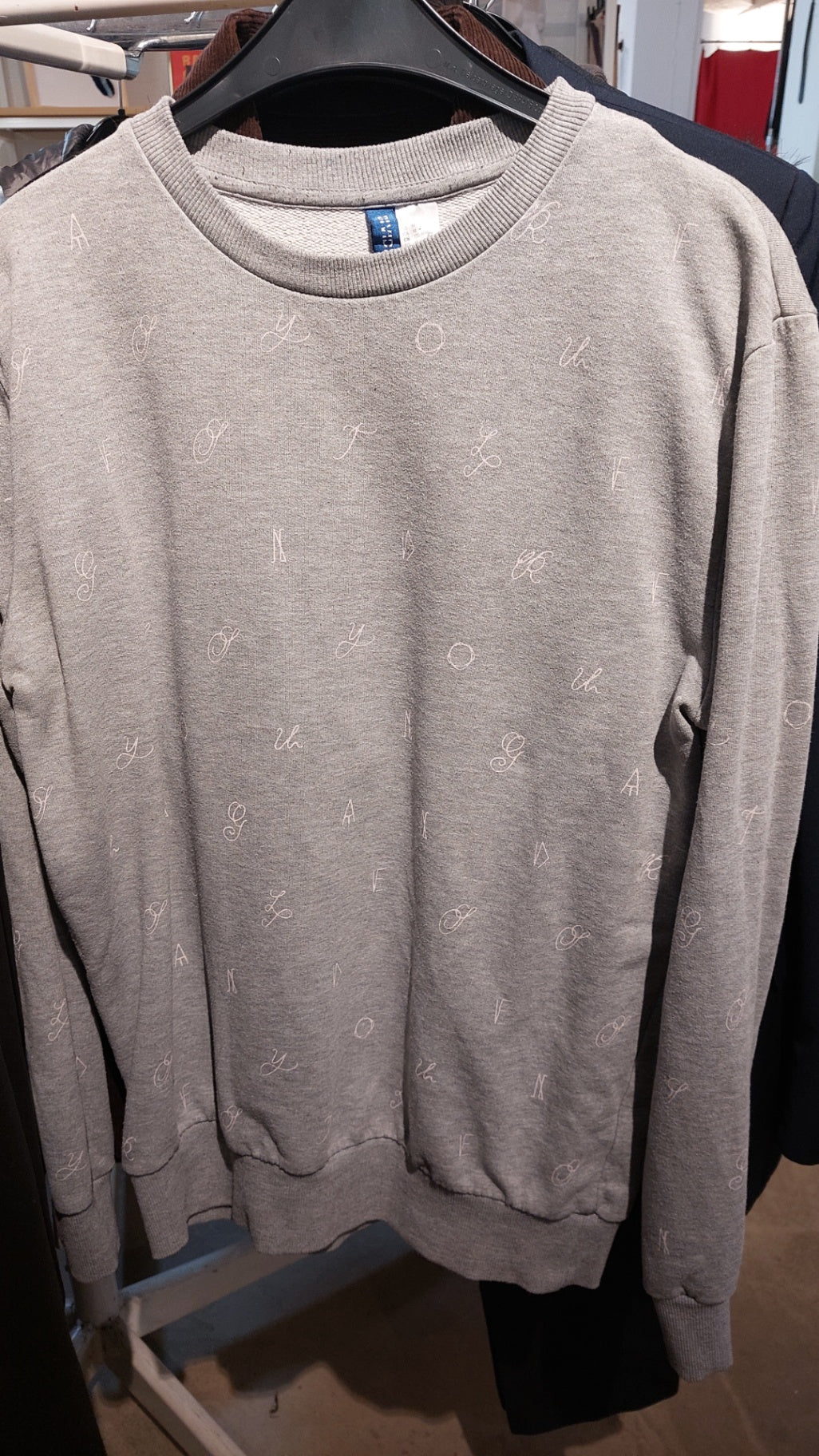 DIVIDED Sweatshirt Grau
