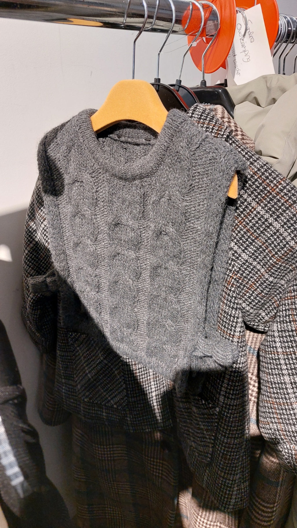 Unbekannt Ärmelloser Strickpullover Grau