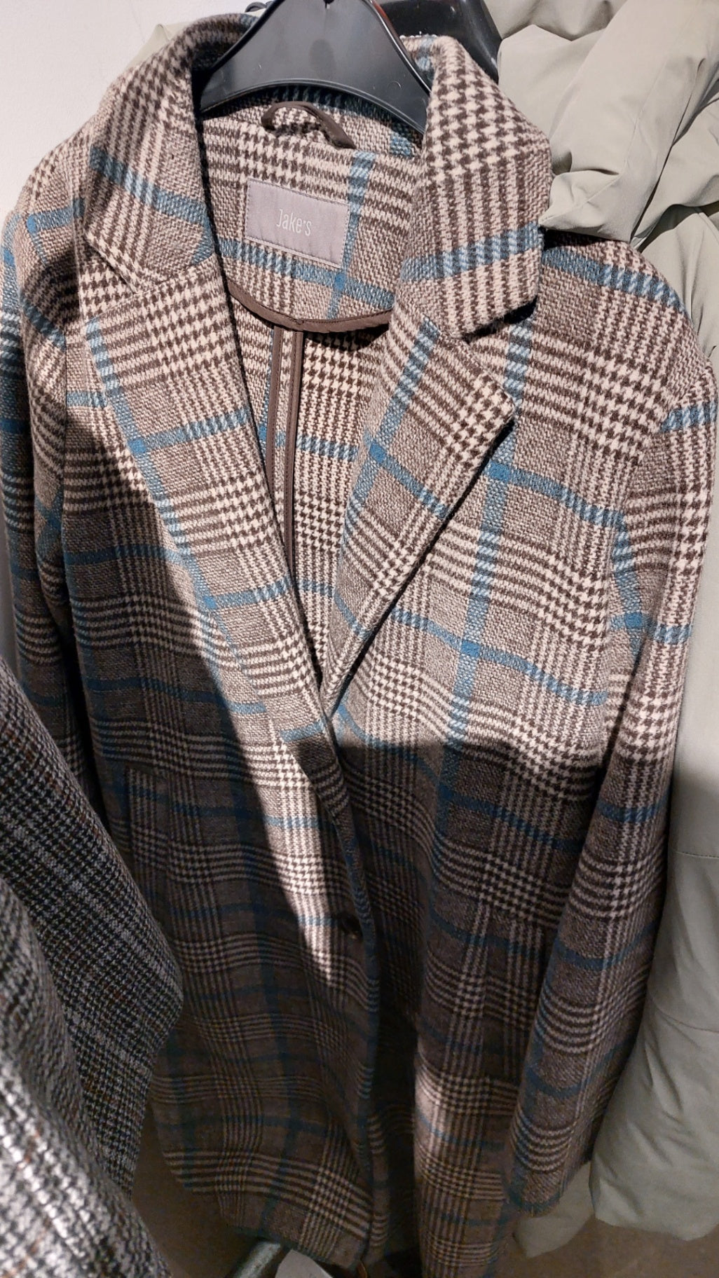 Jake's Mantel Braun mit blauem Karo-Muster