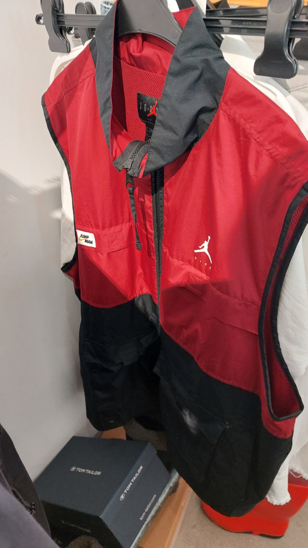 Jordan Weste Rot und Schwarz