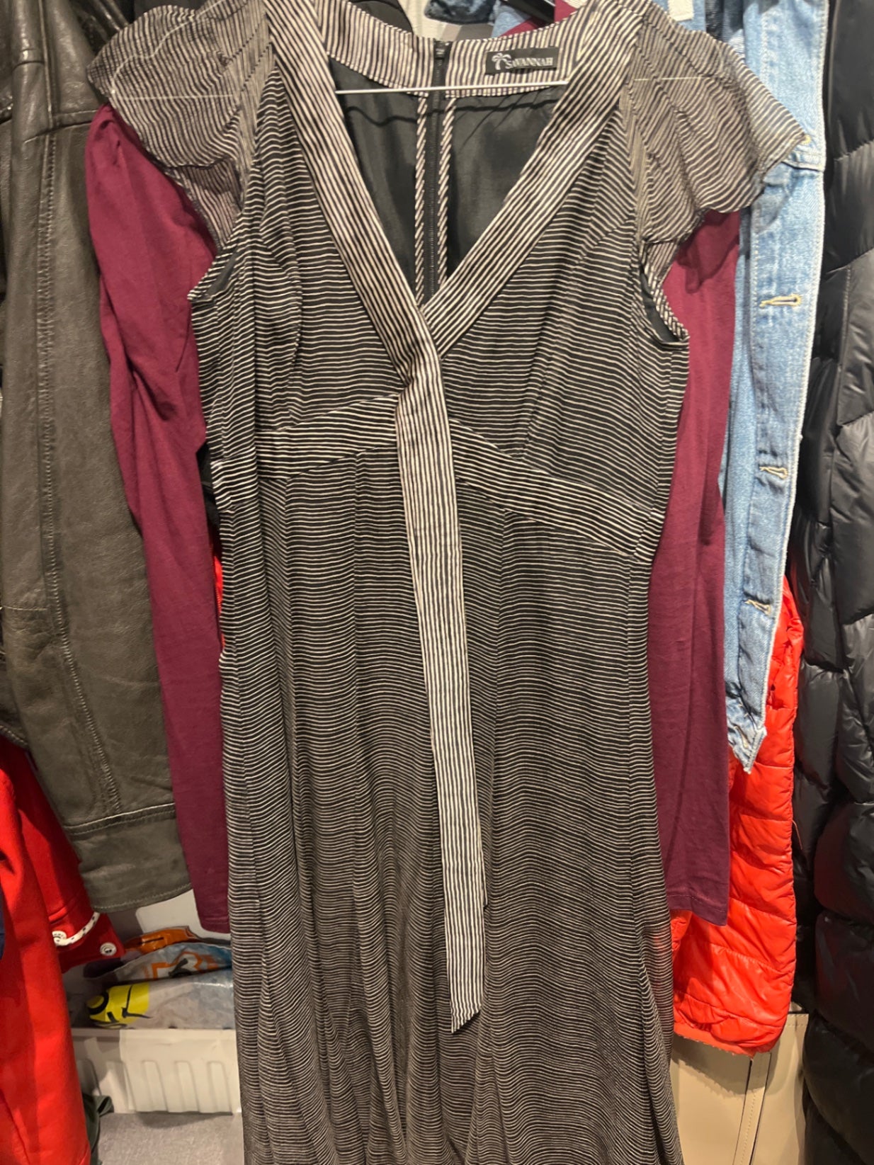 Savannah Kleid Schwarz und grau gestreift