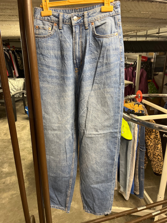 DIVIDED Ballon Jeans