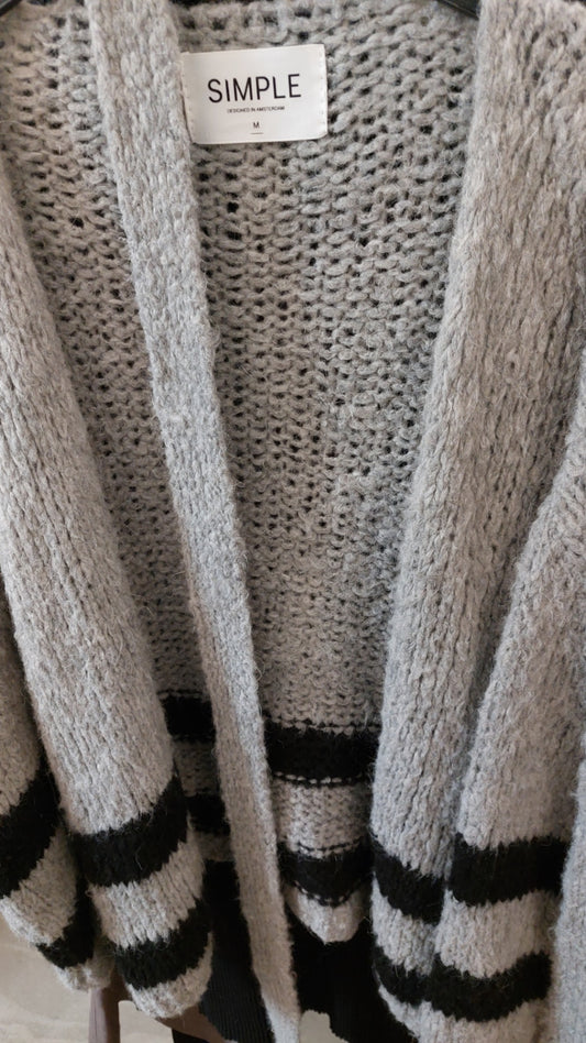 Simple Strickjacke Grau und Schwarz