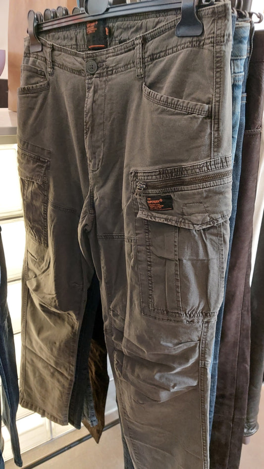 Superdry Cargohose Grün