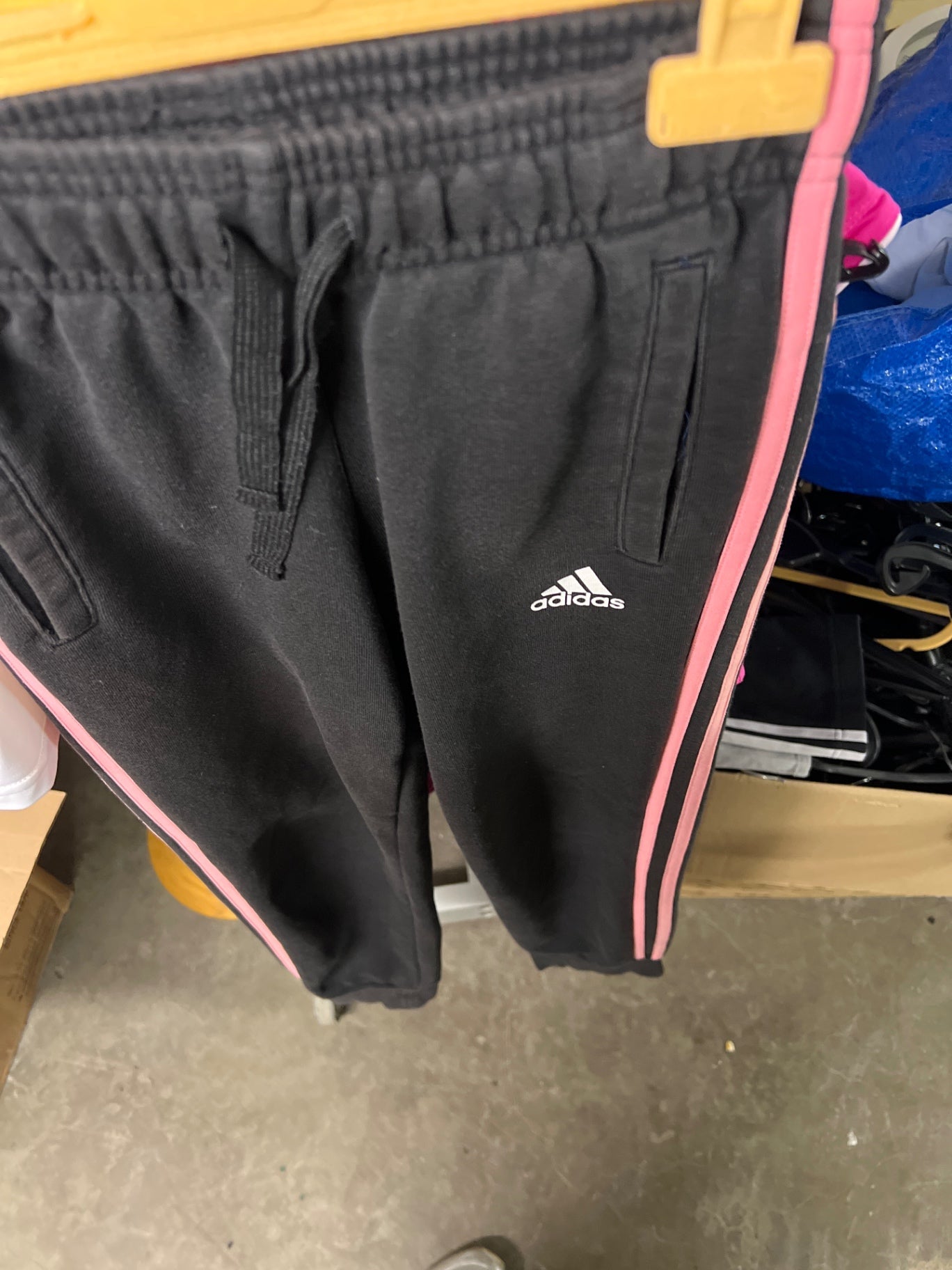 Adidas Jogginghose Schwarz mit rosa Streifen