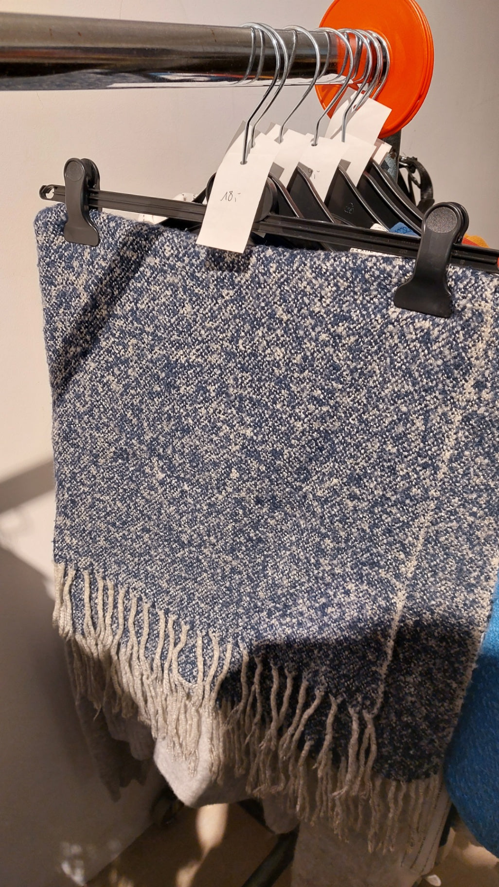 Mango Schal Blau mit weißen Akzenten