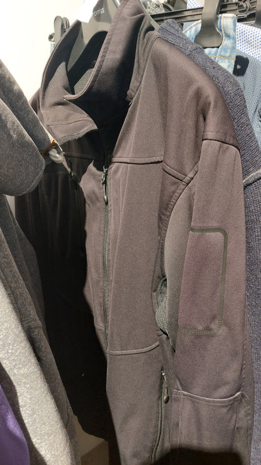 Russell Jacke Schwarz